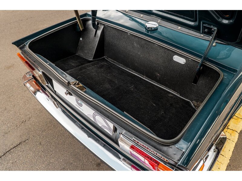 Triumph CR-Chassis // Twin Carburettor Conversion