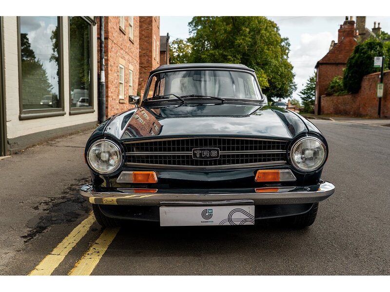 Triumph CR-Chassis // Twin Carburettor Conversion