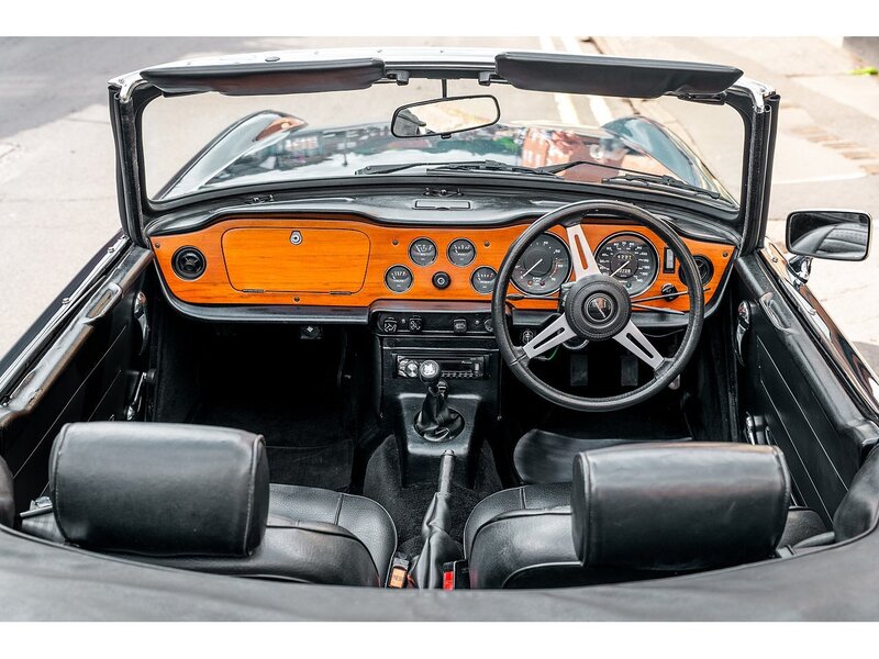 Triumph CR-Chassis // Twin Carburettor Conversion