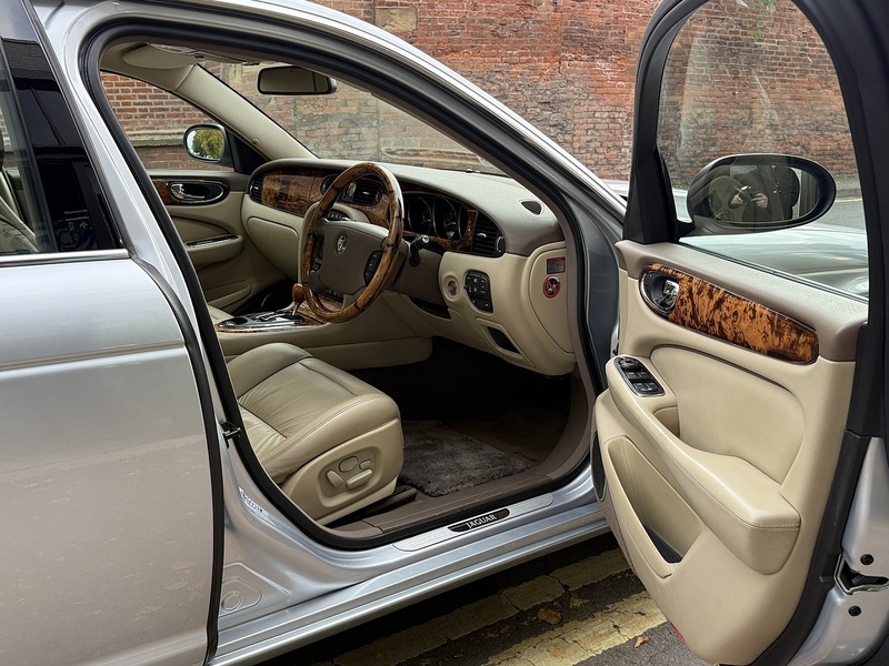 Jaguar Sovereign LWB 