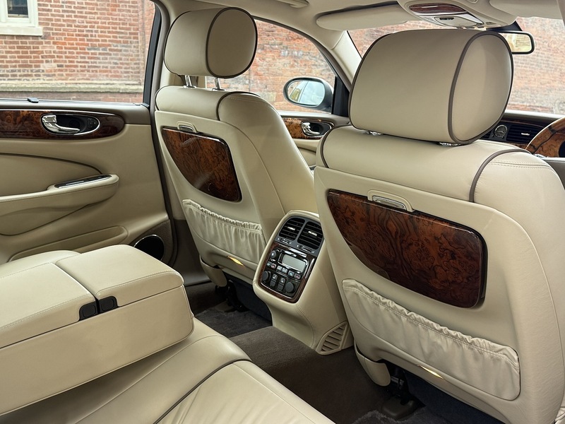 Jaguar Sovereign LWB 