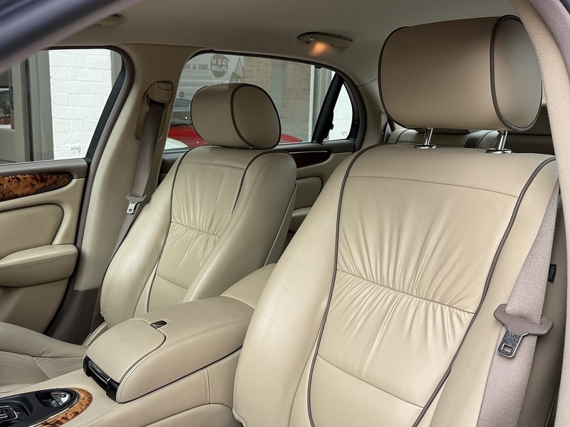 Jaguar Sovereign LWB 