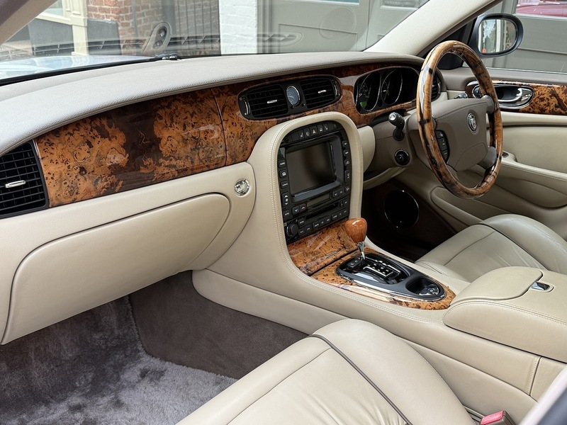 Jaguar Sovereign LWB 