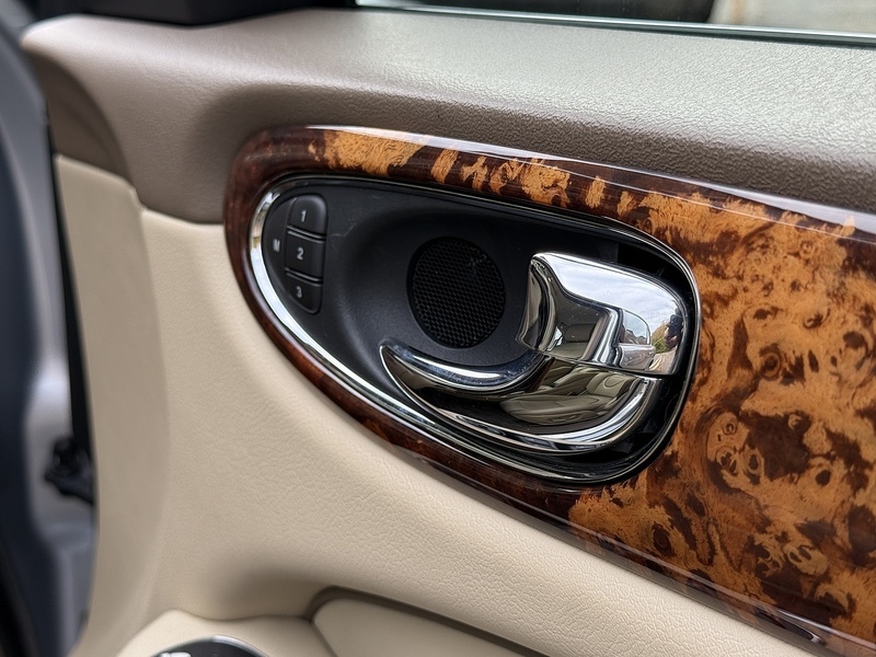 Jaguar Sovereign LWB 