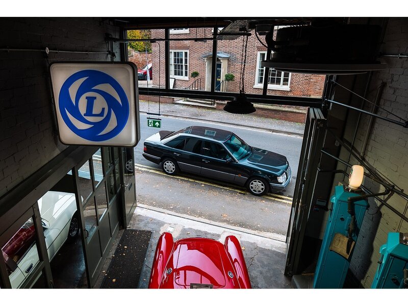 Mercedes-Benz 1993/L Mercedes W124 E220 Saloon Auto 