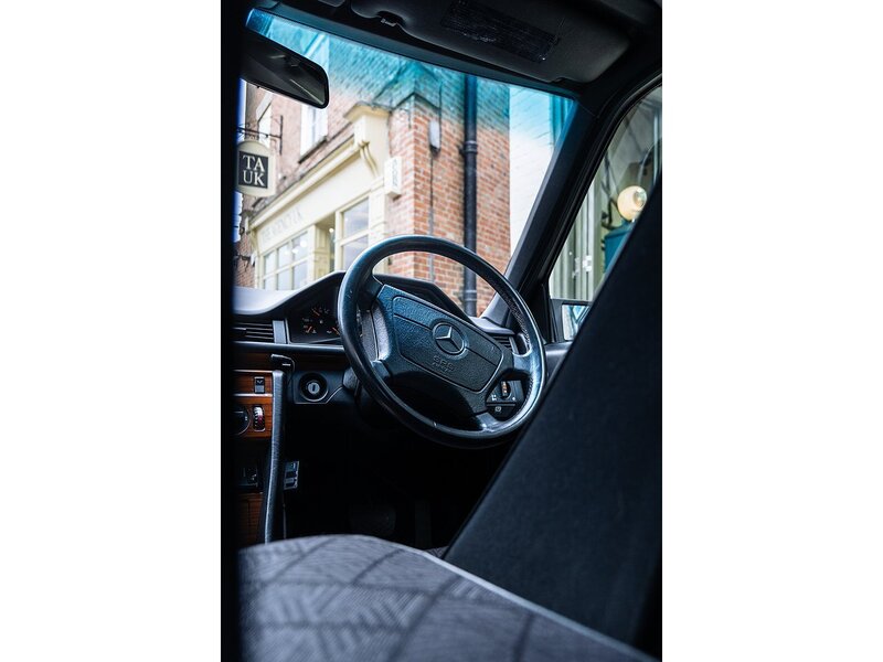 Mercedes-Benz 1993/L Mercedes W124 E220 Saloon Auto 