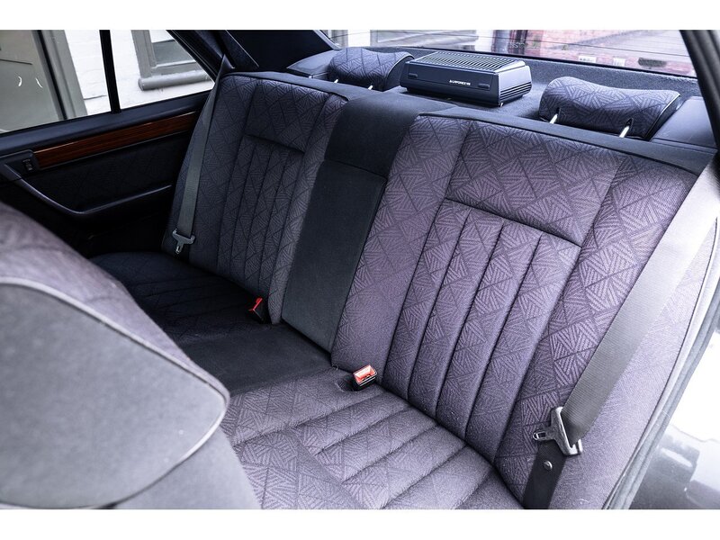 Mercedes-Benz 1993/L Mercedes W124 E220 Saloon Auto 