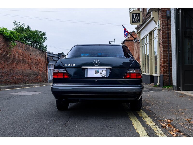 Mercedes-Benz 1993/L Mercedes W124 E220 Saloon Auto 