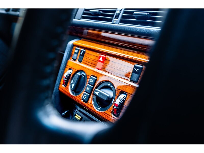 Mercedes-Benz 1993/L Mercedes W124 E220 Saloon Auto 