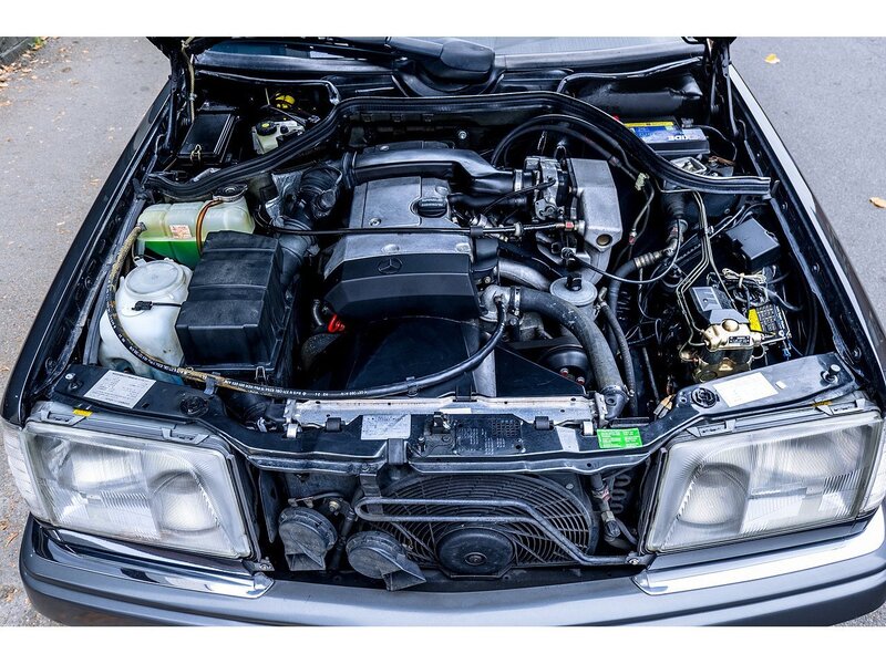 Mercedes-Benz 1993/L Mercedes W124 E220 Saloon Auto 