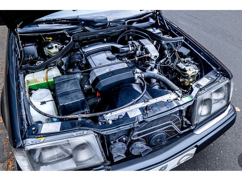 Mercedes-Benz 1993/L Mercedes W124 E220 Saloon Auto 