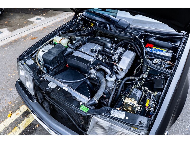 Mercedes-Benz 1993/L Mercedes W124 E220 Saloon Auto 