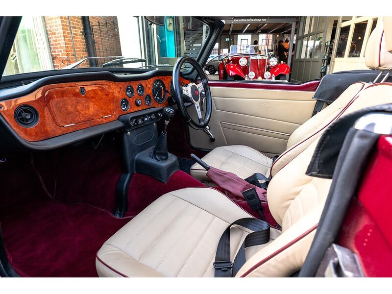 Triumph  Convertible 2.5 Petrol