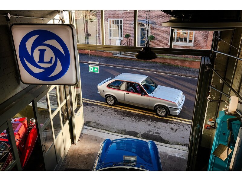 Vauxhall 2300 HS 5-speed Manual