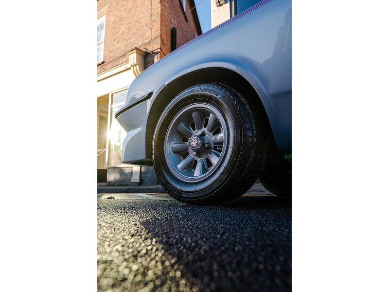 Vauxhall 2300 HS 5-speed Manual