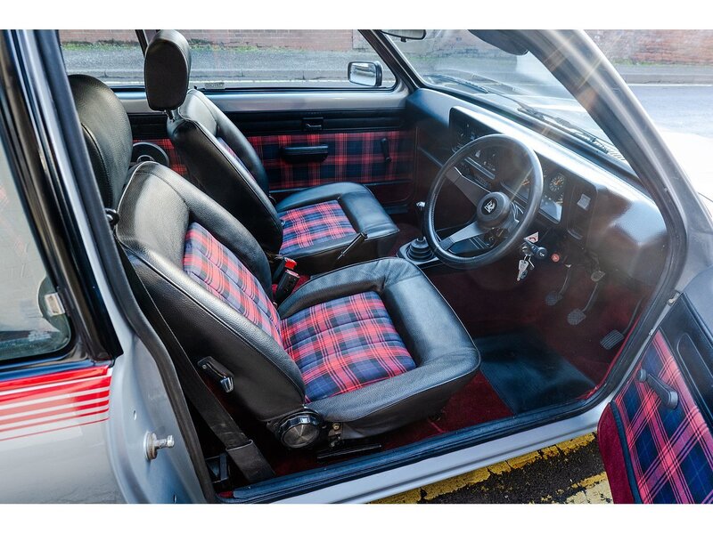 Vauxhall 2300 HS 5-speed Manual