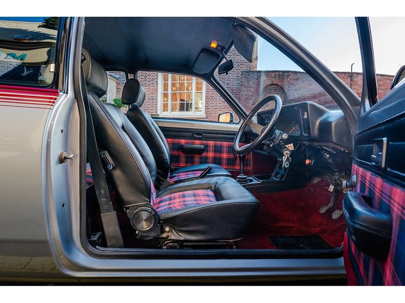 Vauxhall 2300 HS 5-speed Manual