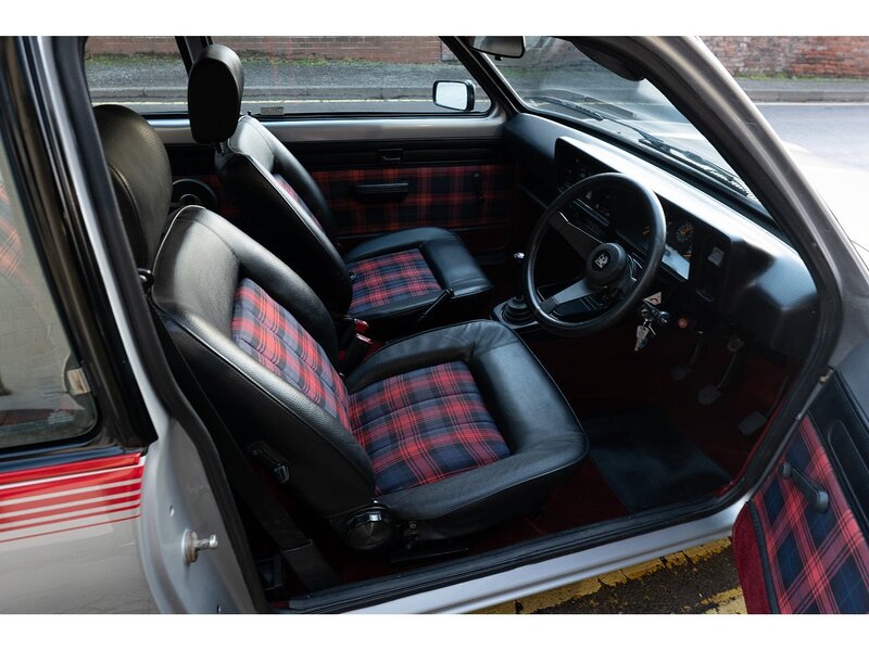 Vauxhall 2300 HS 5-speed Manual