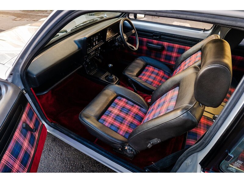 Vauxhall 2300 HS 5-speed Manual