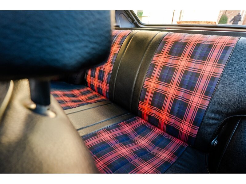 Vauxhall 2300 HS 5-speed Manual