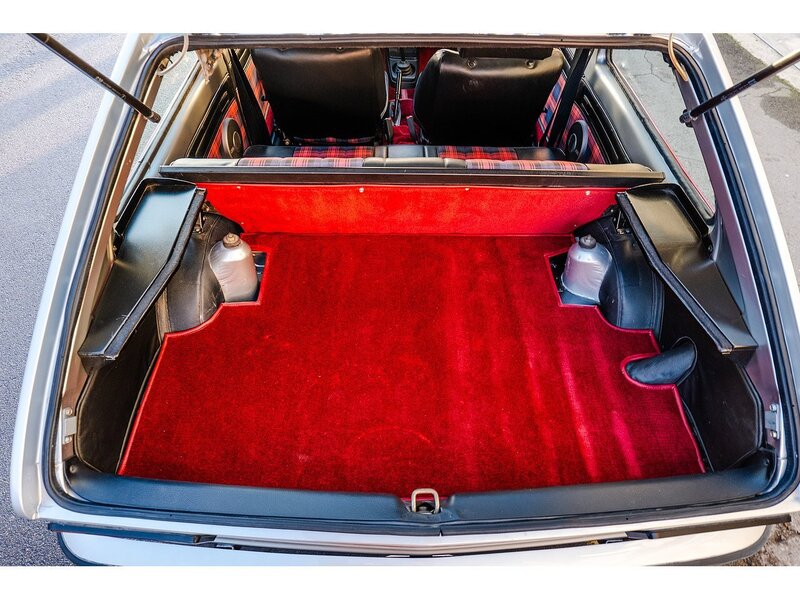 Vauxhall 2300 HS 5-speed Manual