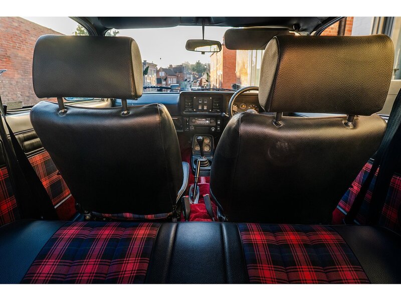 Vauxhall 2300 HS 5-speed Manual