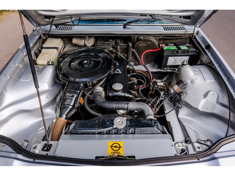 Opel 2.0 SR Berlinetta 5-Speed Manual