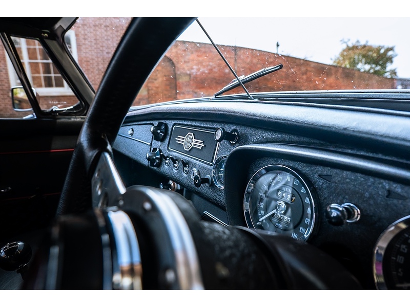 MG 1969 MGC Roadster 3.0 O/D power steering