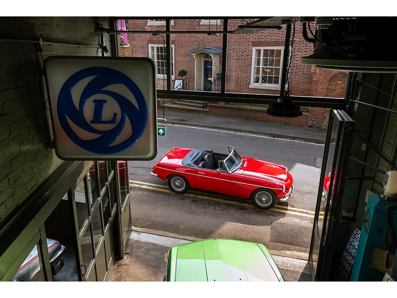 MG 1969 MGC Roadster 3.0 O/D power steering