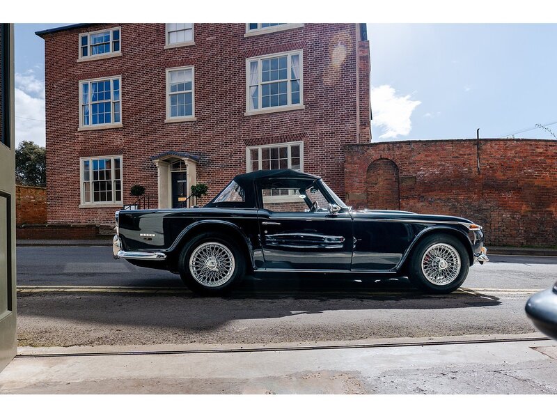 Triumph 1969 Triumph TR5 PI Manual with O/D