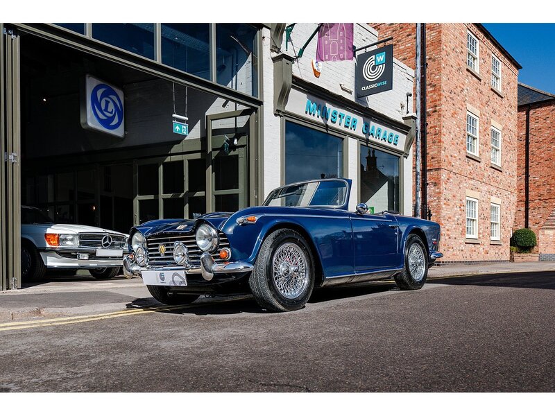 Triumph 1969 Triumph TR5 PI Manual with O/D