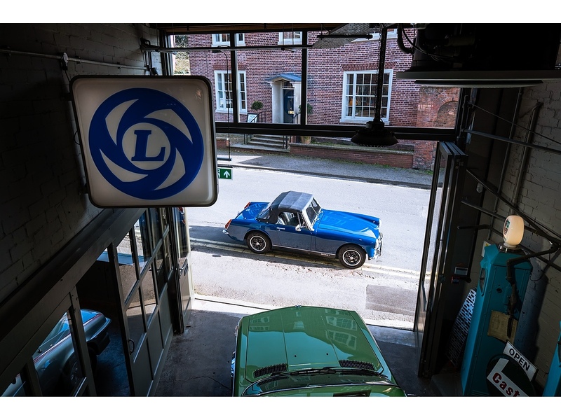 MG 1972 MG Midget RWA 1275 teal blue
