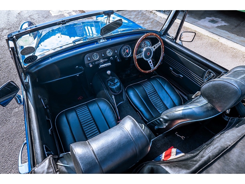 MG 1972 MG Midget RWA 1275 teal blue