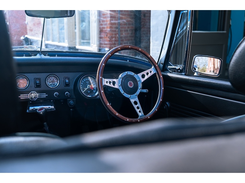MG 1972 MG Midget RWA 1275 teal blue