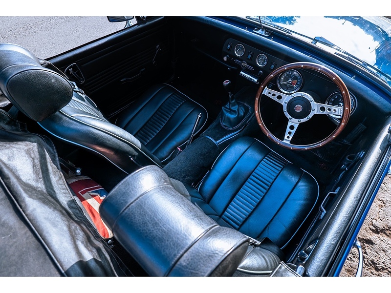MG 1972 MG Midget RWA 1275 teal blue