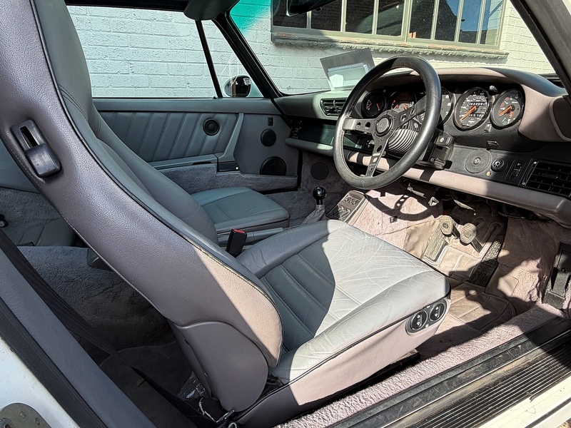 Porsche 964 Carrera 4 Targa Manual