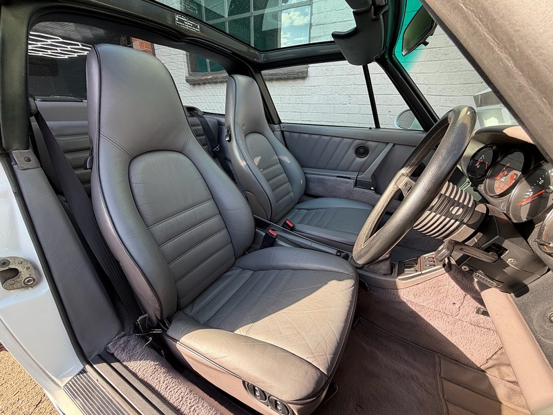 Porsche 964 Carrera 4 Targa Manual