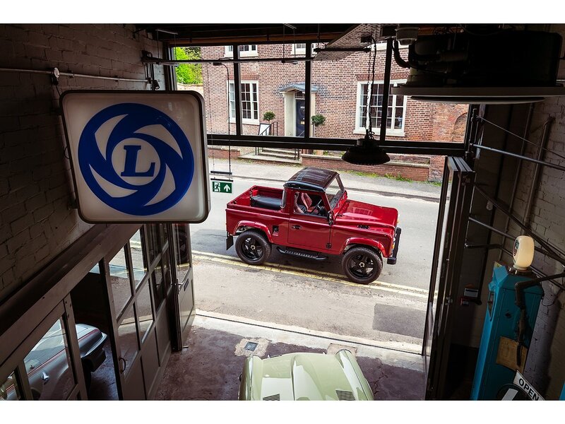 Land Rover V8 Automatic Turner's Offroad
