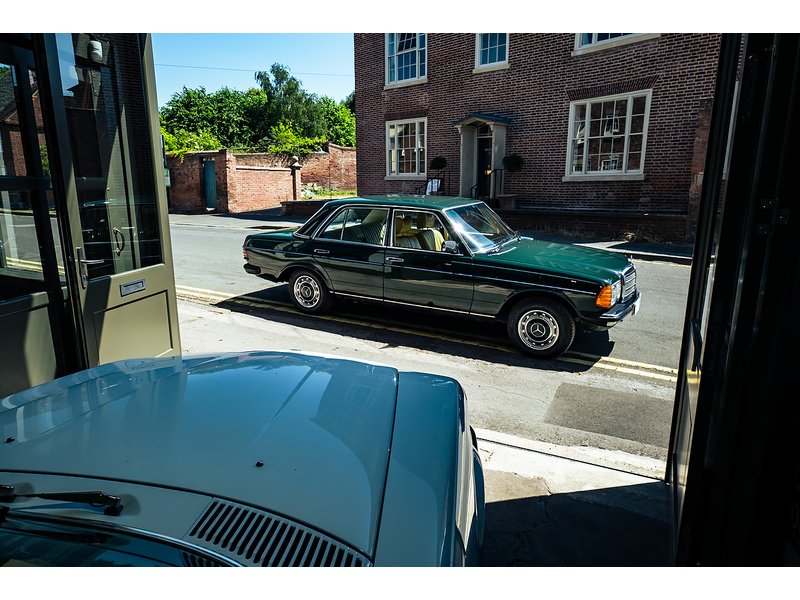 Mercedes-Benz W123 Saloon Automatic