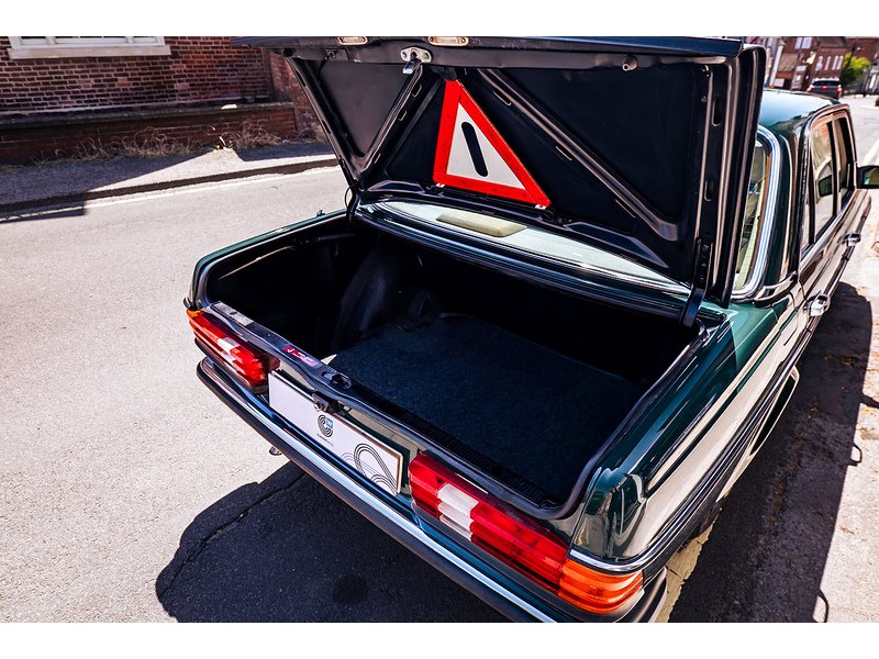 Mercedes-Benz W123 Saloon Automatic