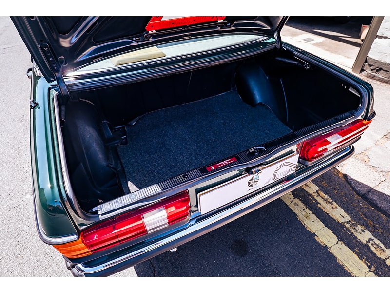 Mercedes-Benz W123 Saloon Automatic