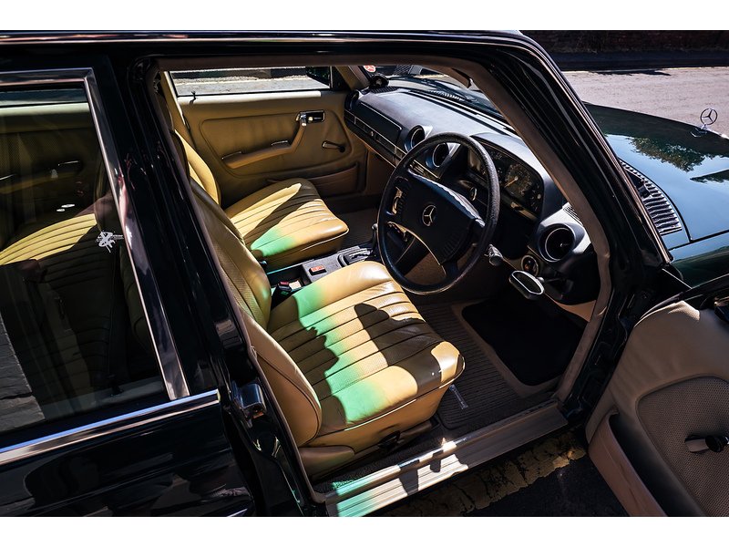Mercedes-Benz W123 Saloon Automatic