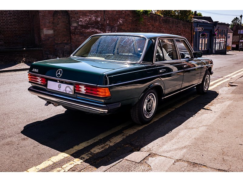 Mercedes-Benz W123 Saloon Automatic