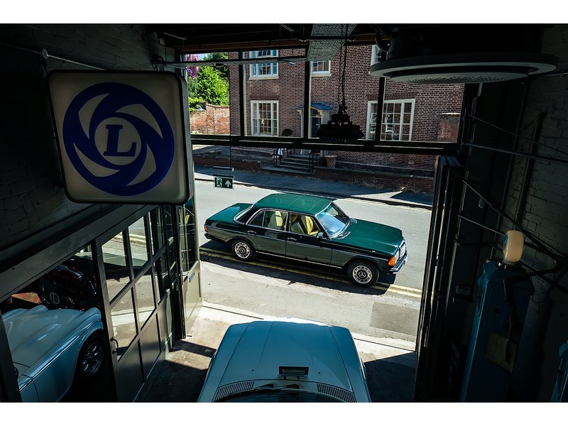 Mercedes-Benz W123 Saloon Automatic