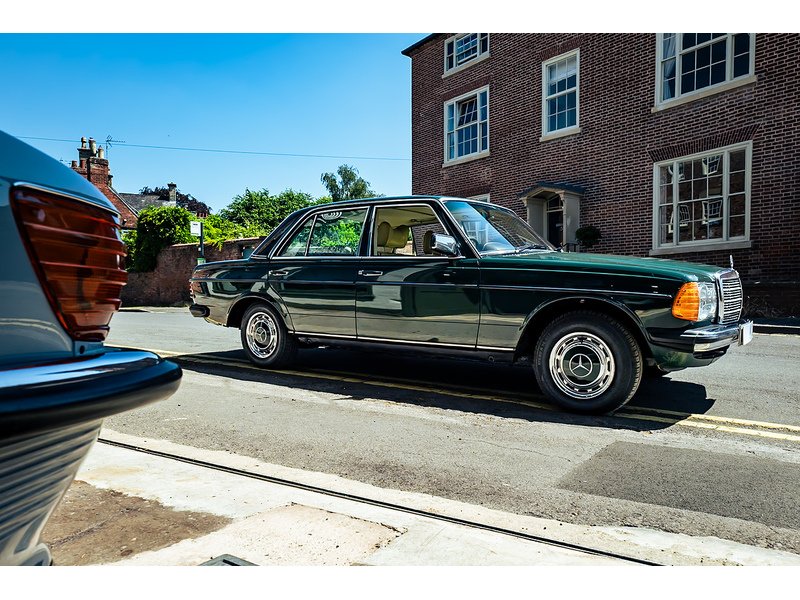 Mercedes-Benz W123 Saloon Automatic