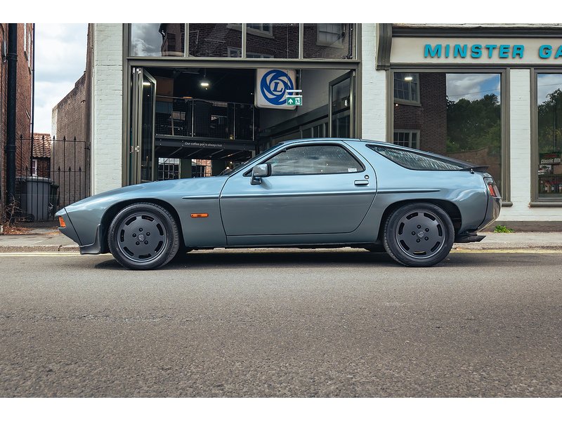 Porsche 1983 Porsche 928 S 4.7 V8 Auto