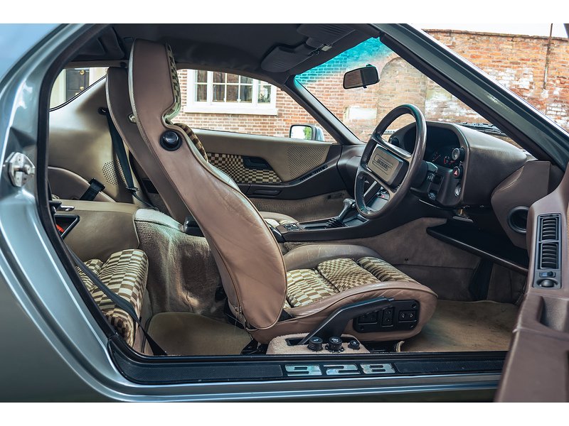 Porsche 1983 Porsche 928 S 4.7 V8 Auto