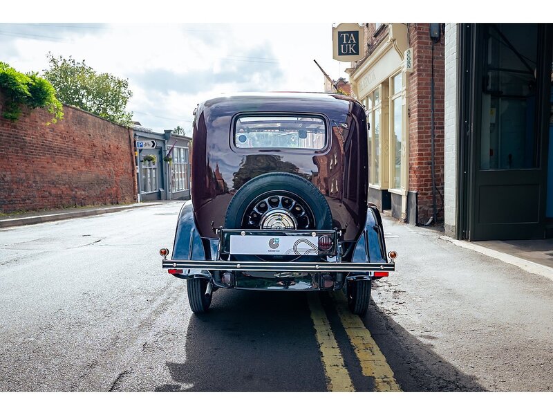 Morris  Saloon 918cc Pre-War British Classic