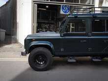 Land Rover Defender 110  