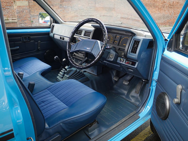 Nissan  D21 Pathfinder Pickup 2.4 Manual Petrol